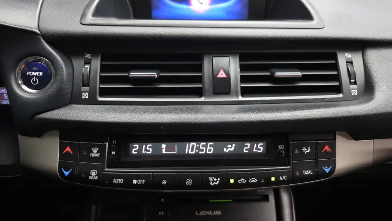 Lexus CT200h