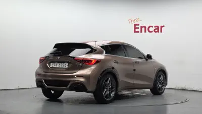Infiniti Q30