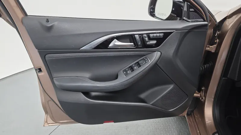 Infiniti Q30