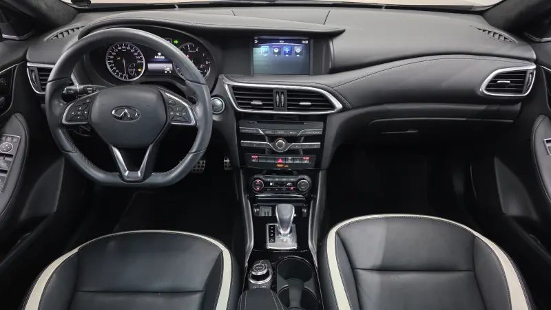 Infiniti Q30