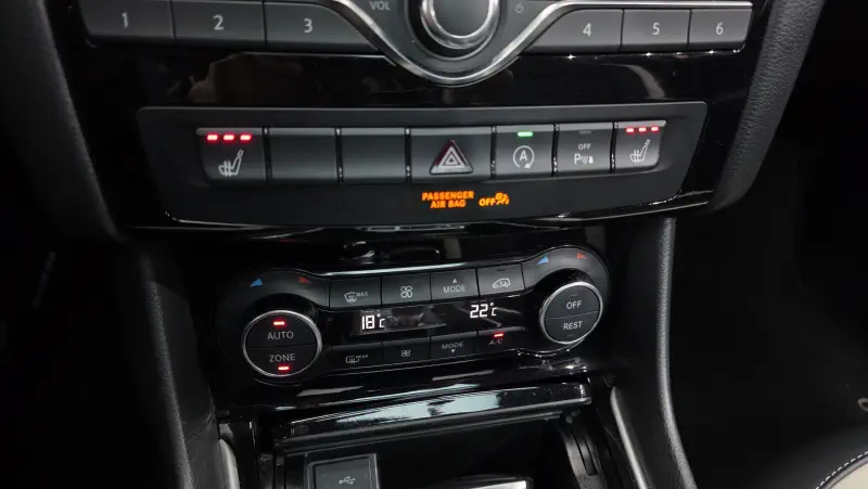 Infiniti Q30