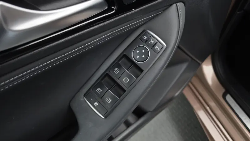 Infiniti Q30