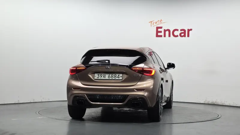 Infiniti Q30
