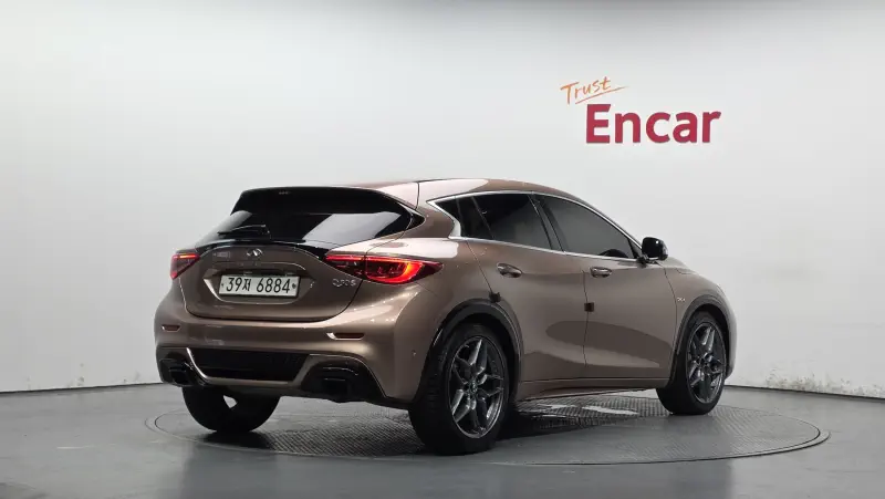 Infiniti Q30
