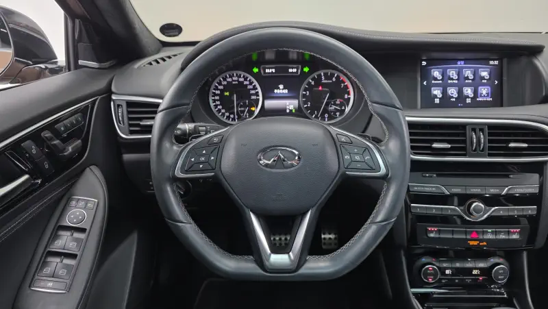 Infiniti Q30