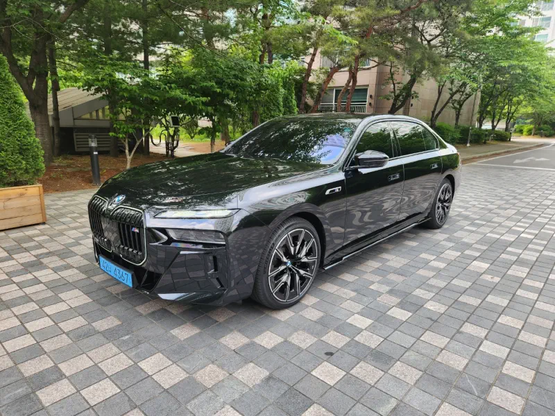 BMW i7