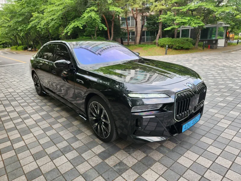 BMW i7