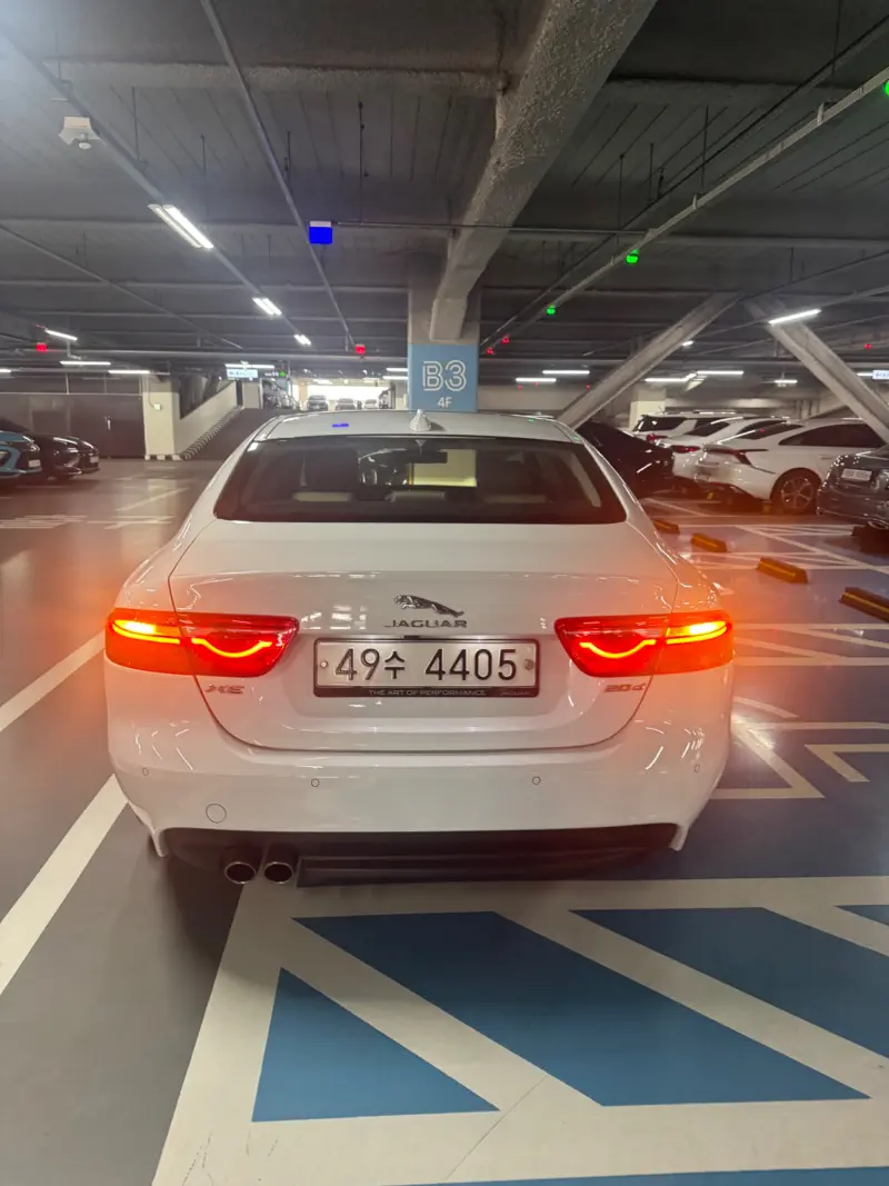Jaguar XE