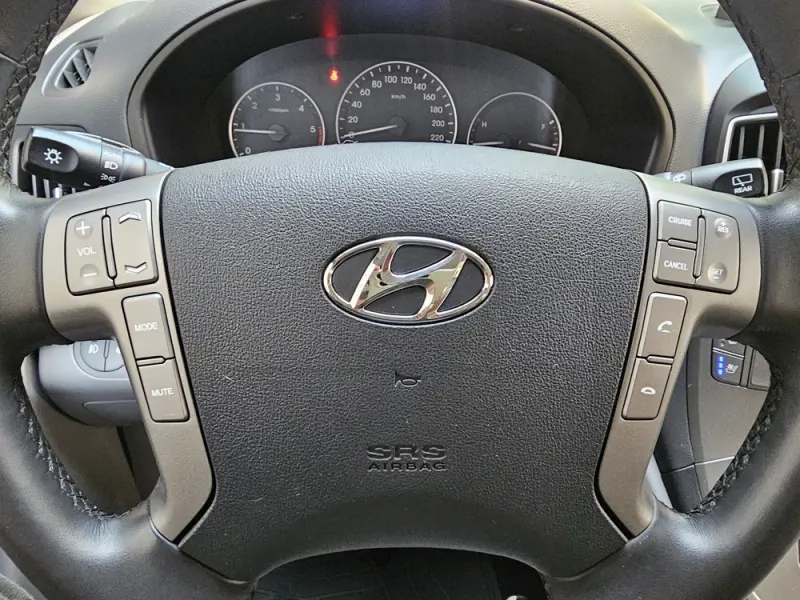 Hyundai Grand Starex