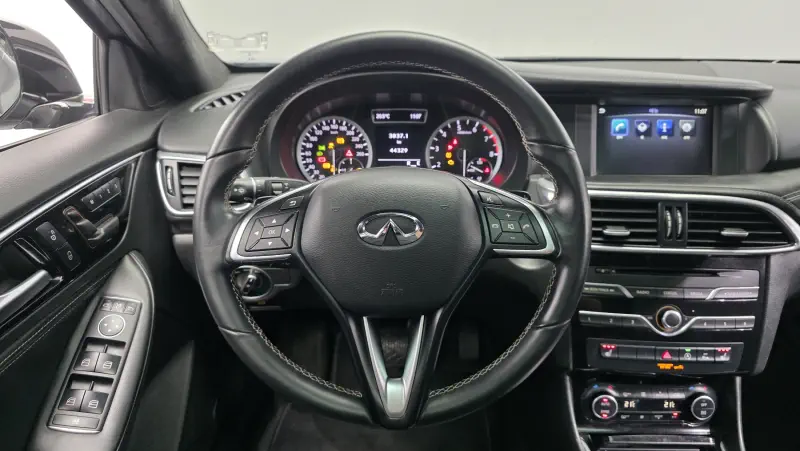 Infiniti Q30
