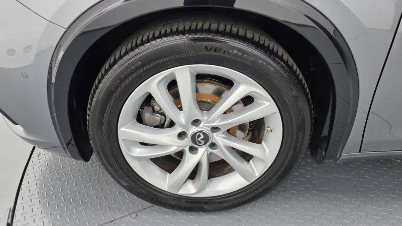 Infiniti Q30