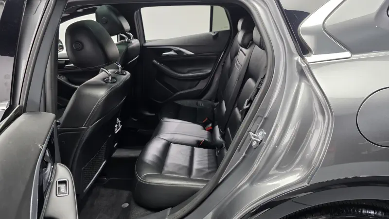 Infiniti Q30