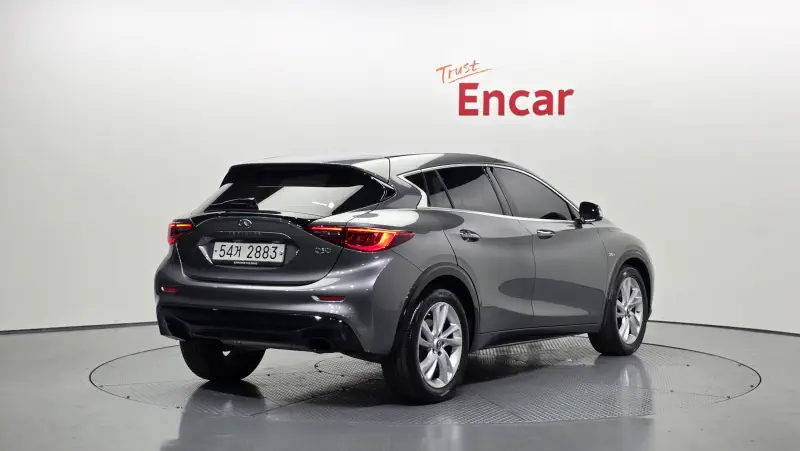 Infiniti Q30