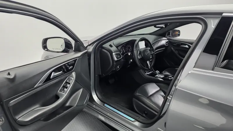 Infiniti Q30