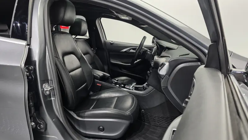 Infiniti Q30