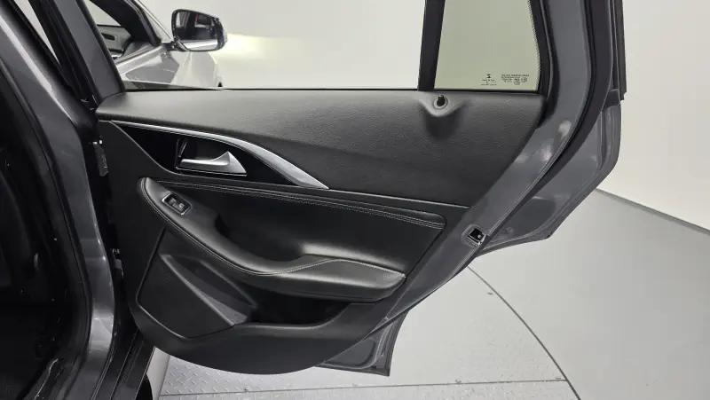 Infiniti Q30