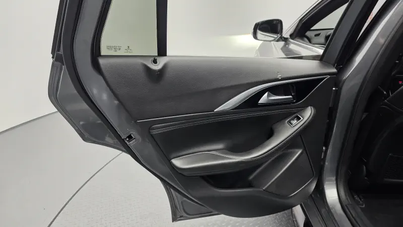 Infiniti Q30