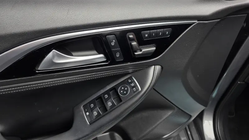 Infiniti Q30