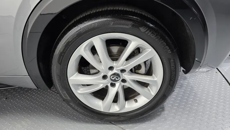 Infiniti Q30