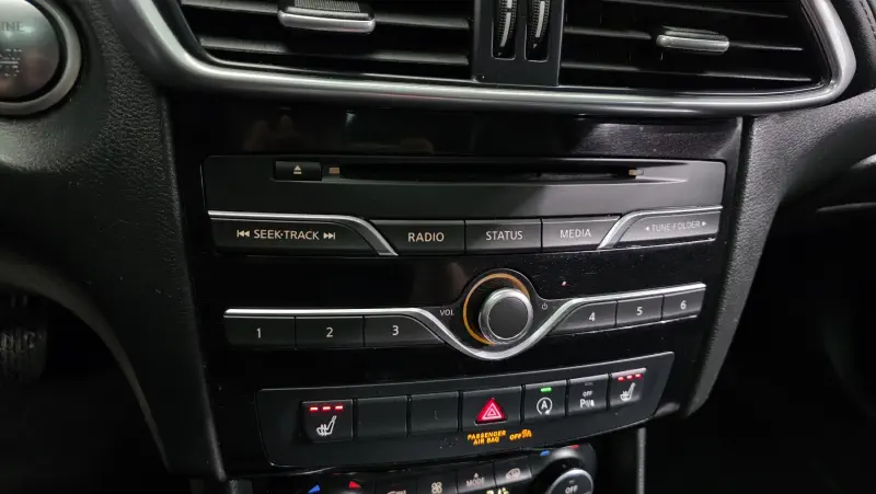 Infiniti Q30