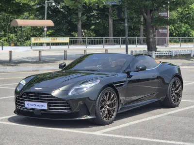 Aston Martin DB12