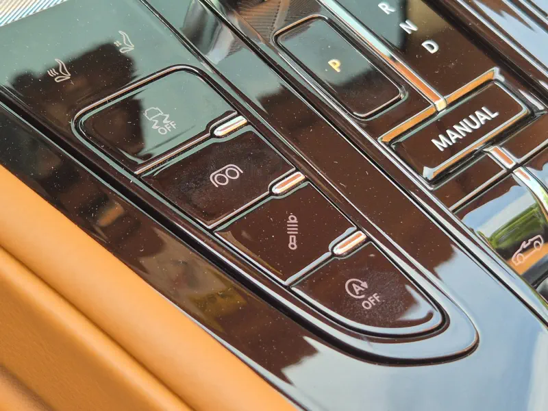 Aston Martin DB12