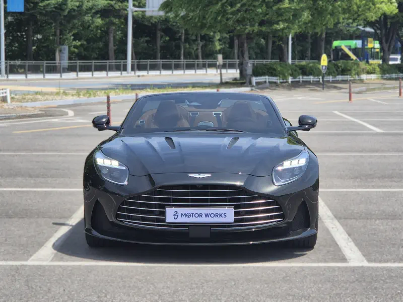 Aston Martin DB12