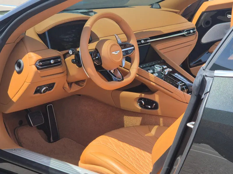 Aston Martin DB12