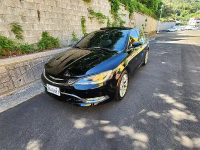 Chrysler 200
