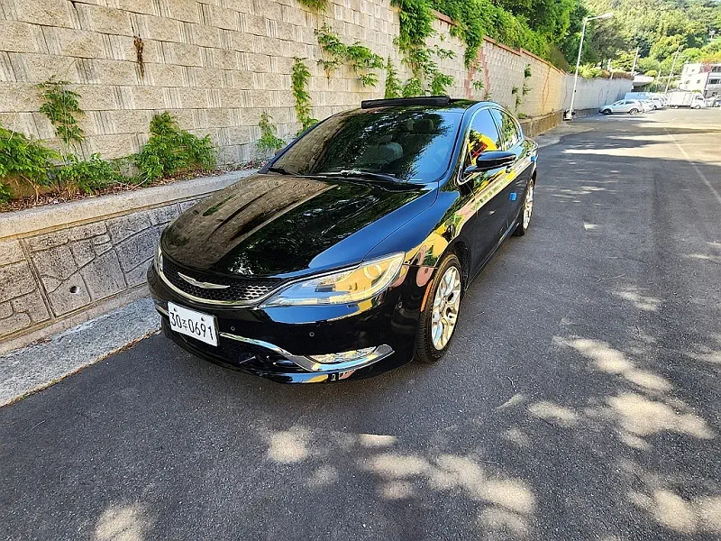 Chrysler 200