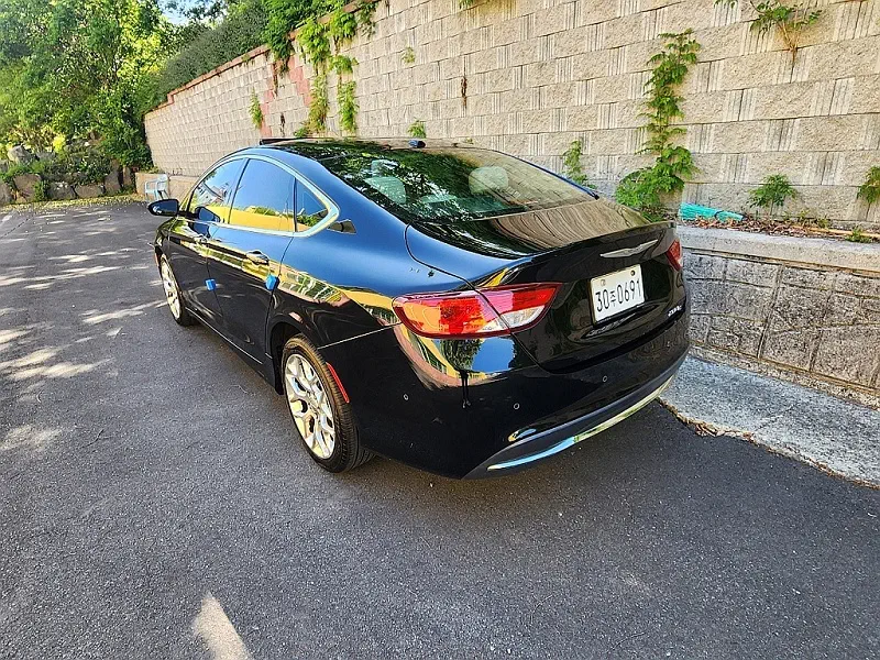 Chrysler 200