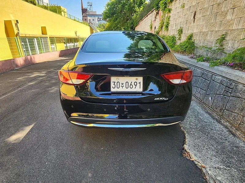 Chrysler 200