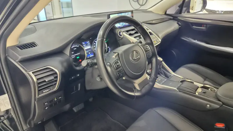 Lexus NX300h