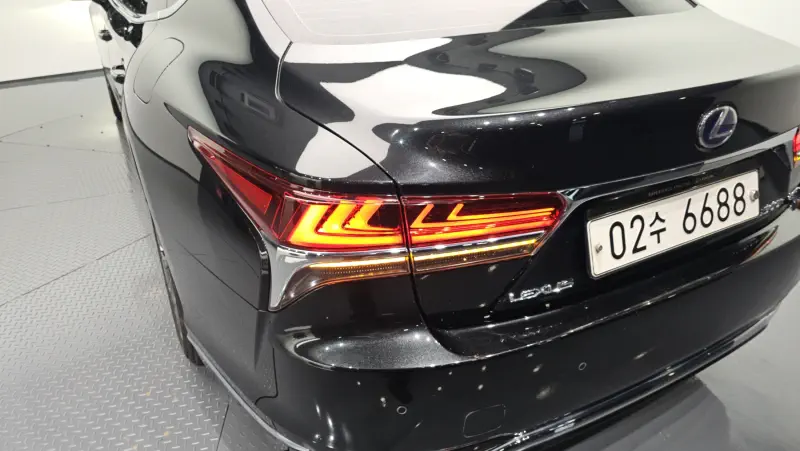 Lexus LS