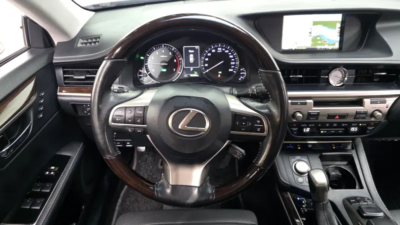 Lexus ES300h