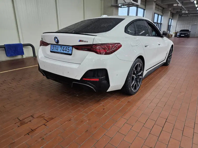 BMW i4