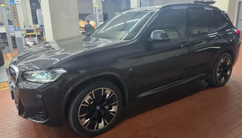 BMW iX3