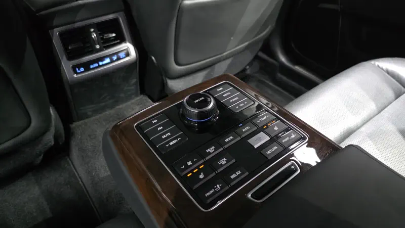 Hyundai Equus