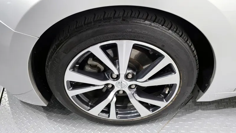 Nissan MAXIMA