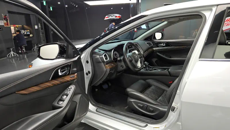 Nissan MAXIMA