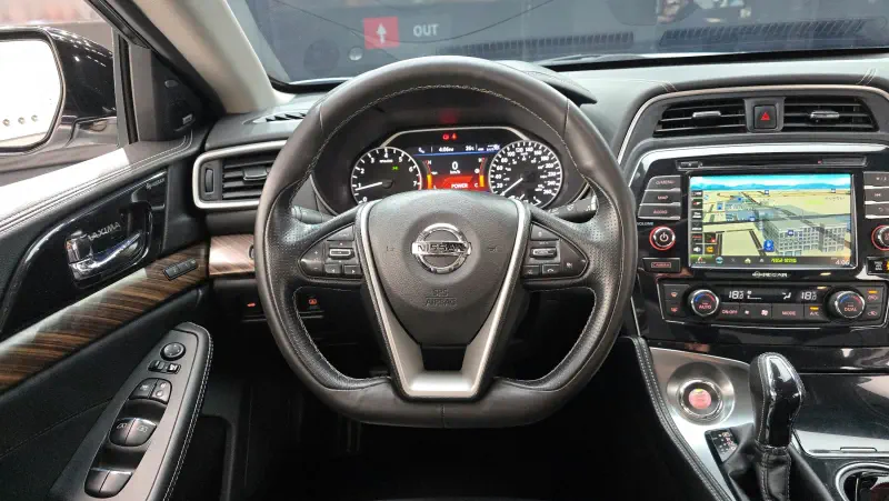 Nissan MAXIMA