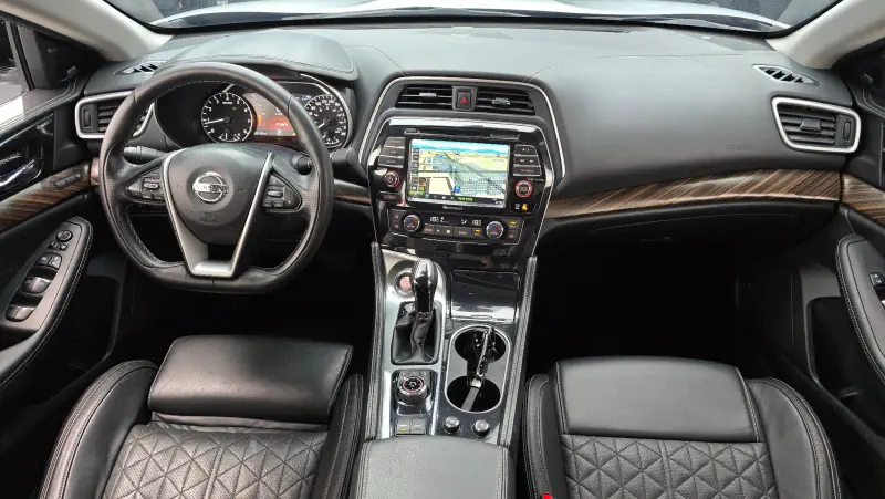 Nissan MAXIMA