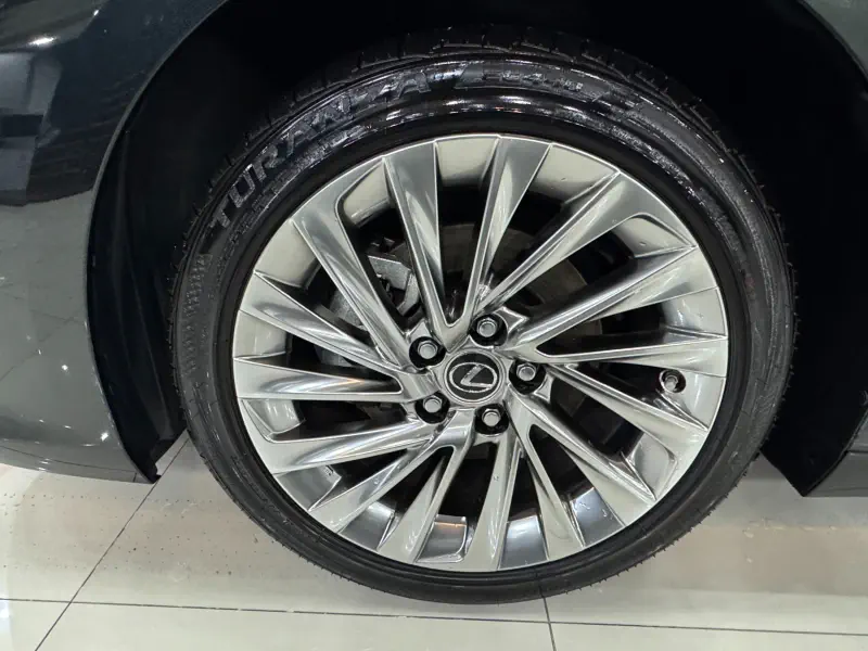 Lexus ES300h