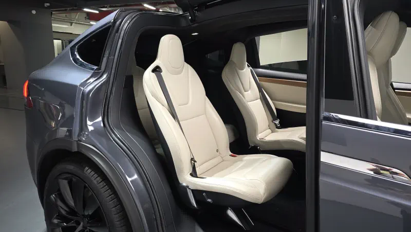 Tesla MODEL X