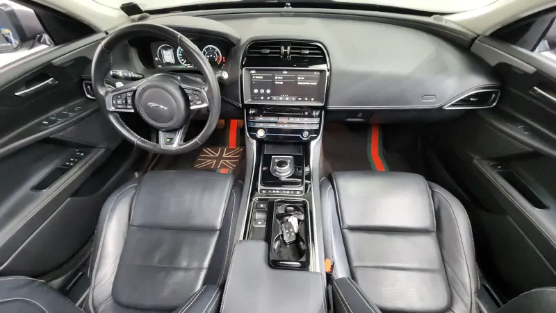 Jaguar XE