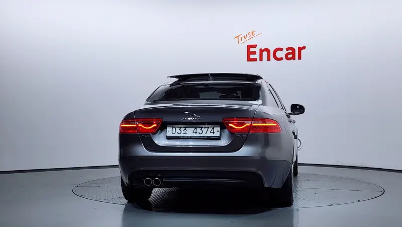 Jaguar XE