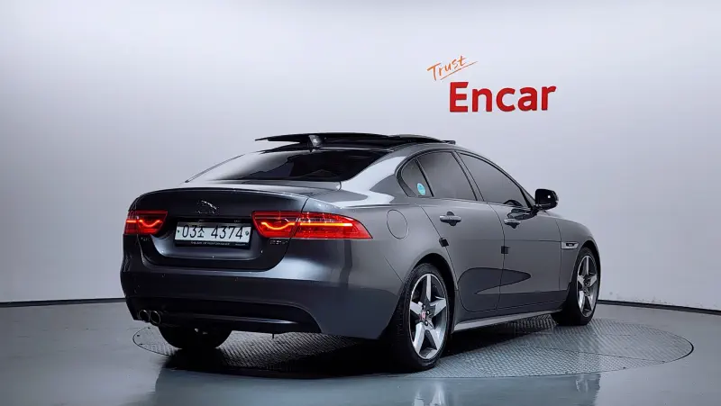 Jaguar XE