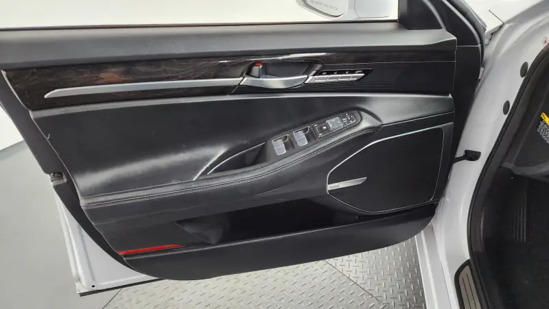 Genesis EQ900