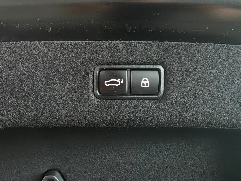 Genesis EQ900