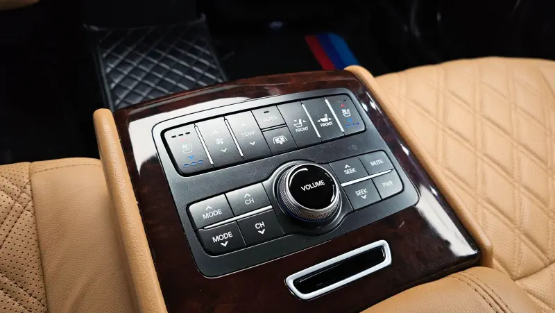 Hyundai Equus